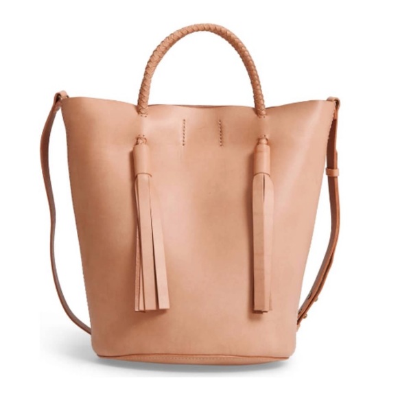 Madewell Handbags - NEW Madewell Austin Leather Bucket Bag